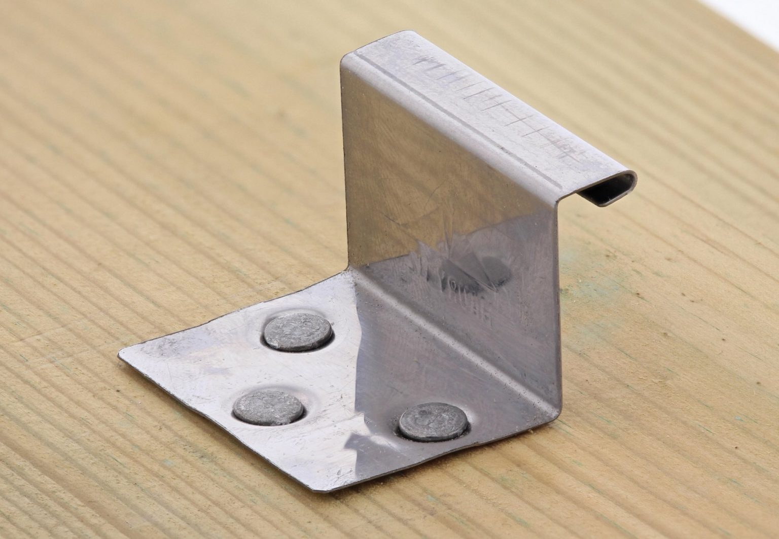 Metalldach: Aluminium, Zink & Co. – Rauf aufs Dach! - Befestigungsprofi